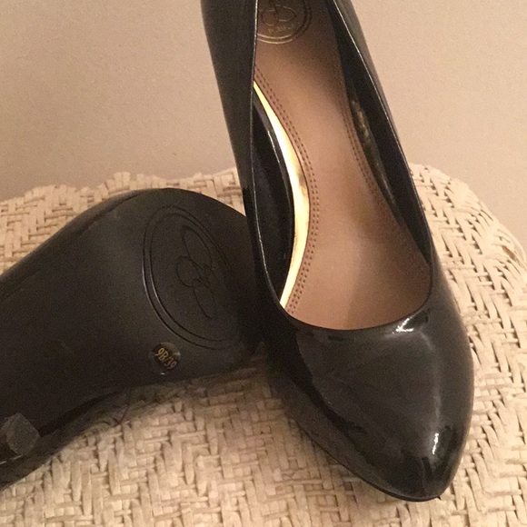 Heels - Picture 3 of 3